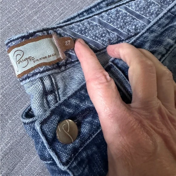 PAIGE Jeans Women’s Size 27 x 32 Distressed Medium Wash Denim - Picture 9 of 9